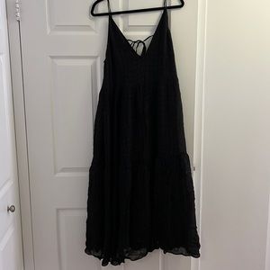 Aritzia maxi dress with v neck detail (black medium)